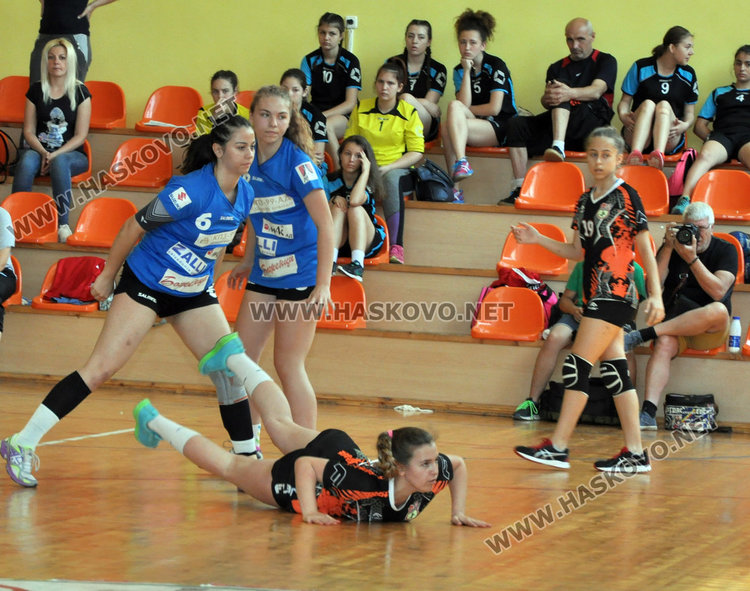 Хандбалистките на Хасково станаха вицешампионки на Държавното