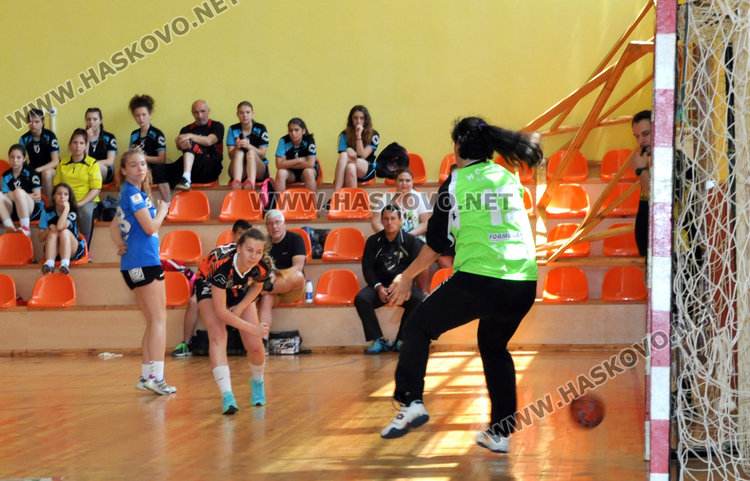 Хандбалистките на Хасково станаха вицешампионки на Държавното