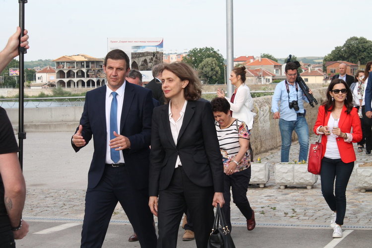 Дипломати от ЕС пяха „Седнало е Джоре дос”