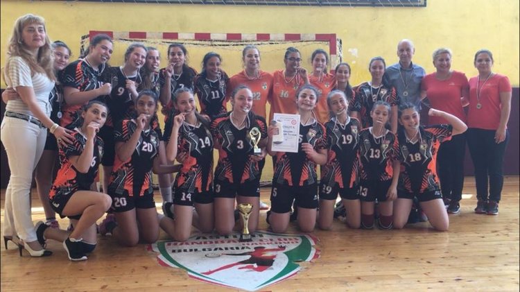 Хандбалистките на Хасково станаха вицешампионки на Държавното