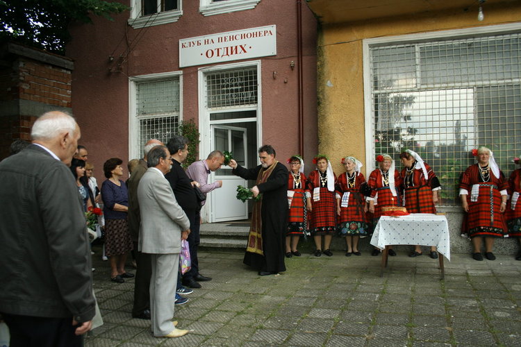 Откриха плоча в памет на създателя на Бачковско хоро