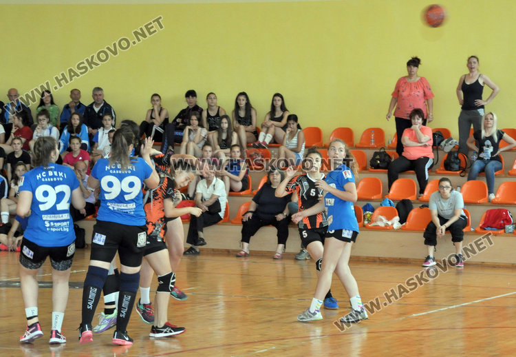 Хандбалистките на Хасково станаха вицешампионки на Държавното