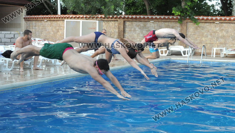 25 кандидати за спасители, балерина и волейболистка сред мераклиите