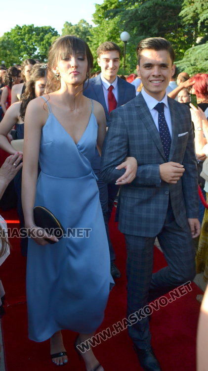 Випуск 2018 на ПМГ в пълен блясък на бала 