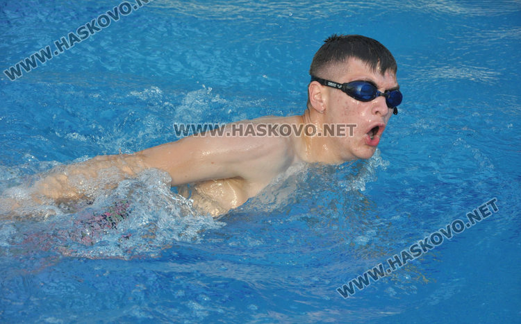 25 кандидати за спасители, балерина и волейболистка сред мераклиите