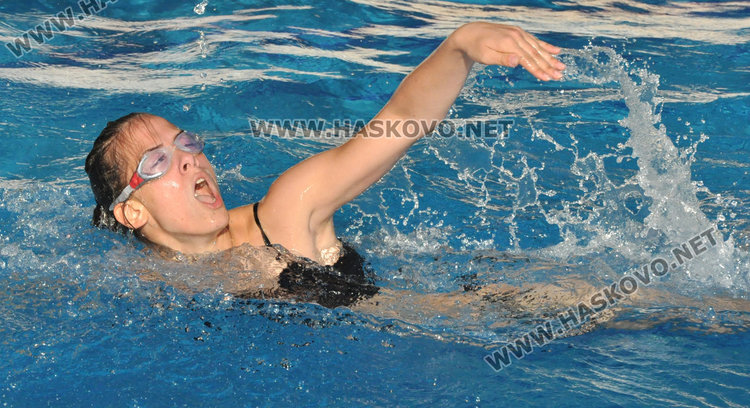 25 кандидати за спасители, балерина и волейболистка сред мераклиите