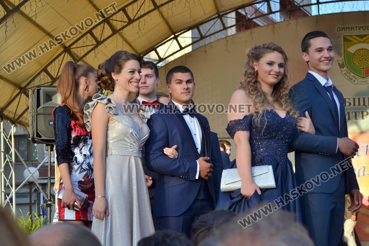 Випуск 2018 на ПМГ в пълен блясък на бала 