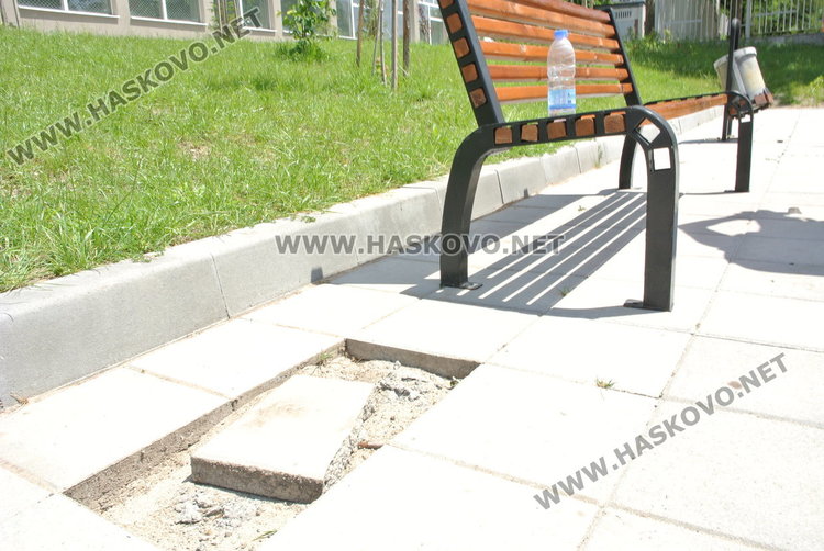 Жива охрана ще пази училище „Ш.Петьофи“ след серия вандалски набези в двора 