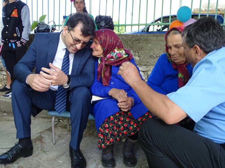 Евродепутатът Асим Адемов гостува на юбилея на училището в Аврен