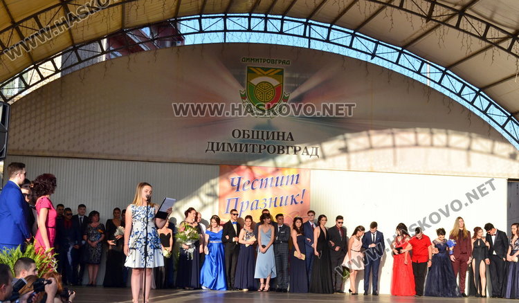 Випуск 2018 на ПМГ в пълен блясък на бала 