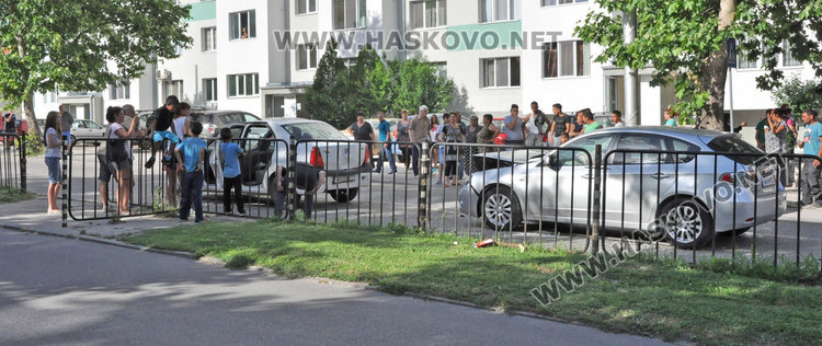 Шофьор разби новото си Субару в спираща на „зебра“ кола