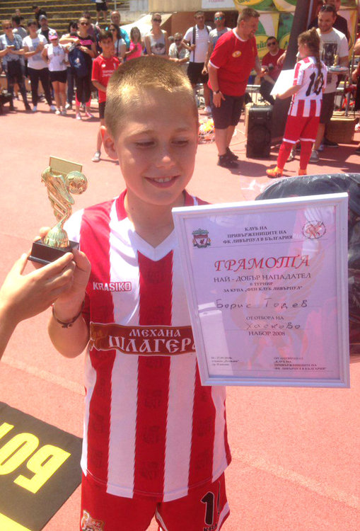 Женският ФК „Хасково“ отстъпи на „Лестър“, момчетата играха за "Фен клуб Ливърпул"