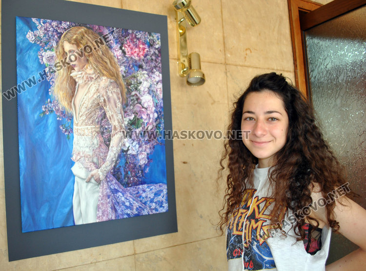 Цветя, очи и керамика показват в изложба възпитаниците на „Колорит“