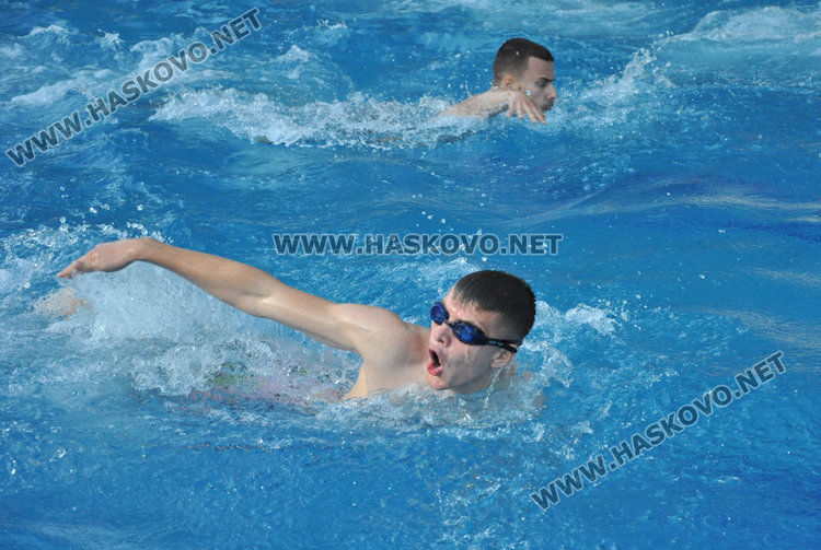 25 кандидати за спасители, балерина и волейболистка сред мераклиите