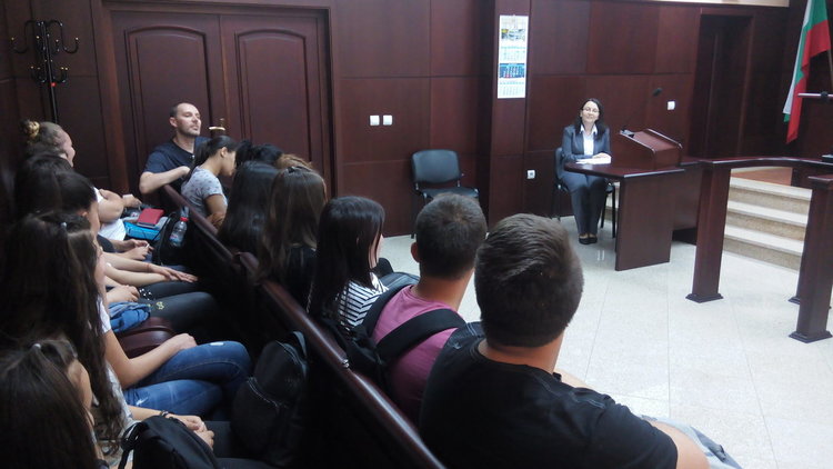 Изнесоха лекция за участие на децата в съдебния процес 