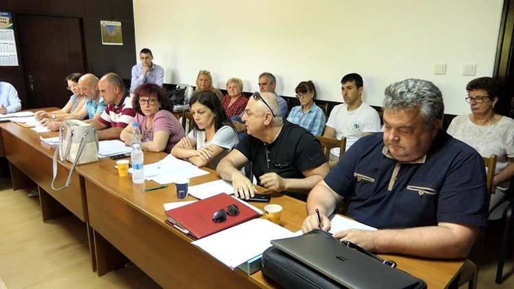 Ружди Салим оттегли наредбата за паркиране и се съгласи на обществено обсъждане