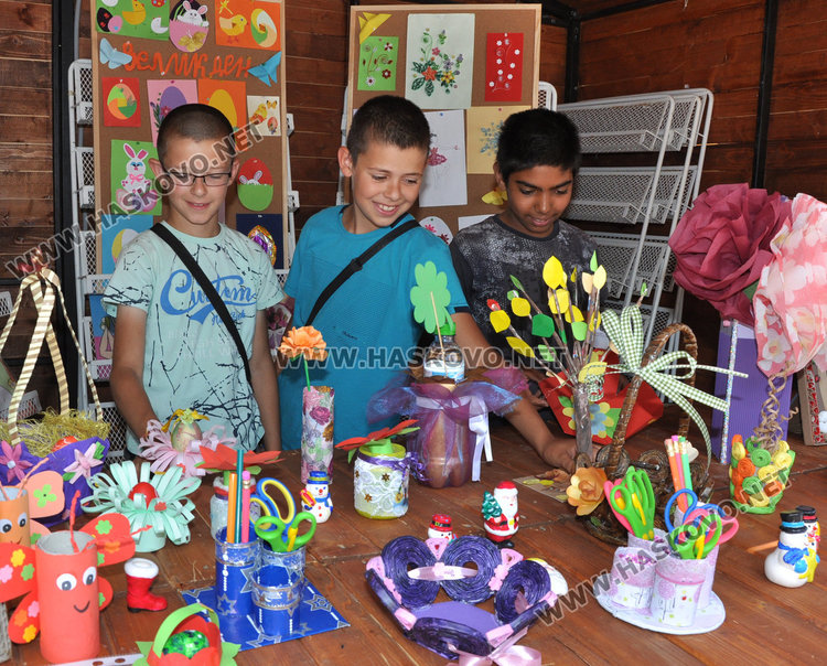 “Пъстро етно“ събра децата на Хасково насред площада