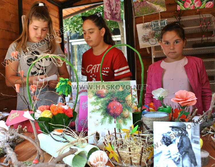 “Пъстро етно“ събра децата на Хасково насред площада