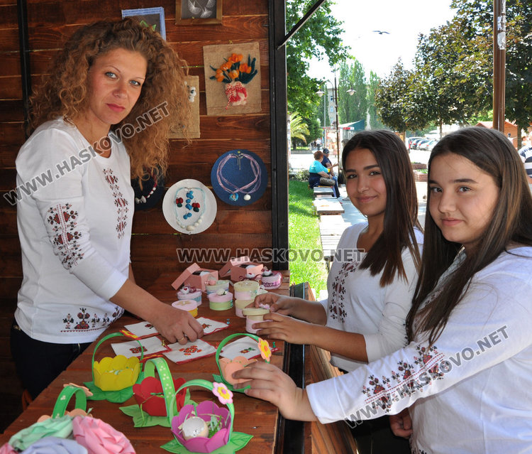 “Пъстро етно“ събра децата на Хасково насред площада