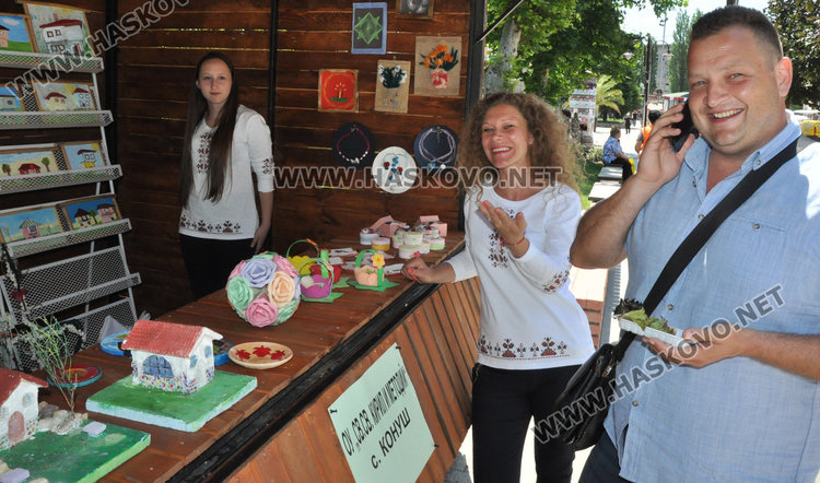“Пъстро етно“ събра децата на Хасково насред площада