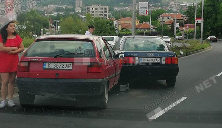 Две кърджалийки се сблъскаха при неправилно изпреварване тази сутрин