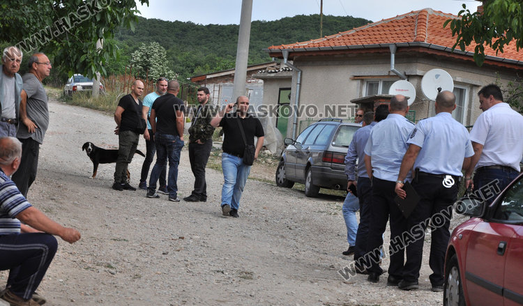 Съседи: Двойното убийство е от ревност, Гюнай превъртя покрай болна дъщеря