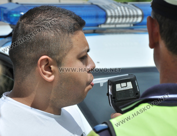 Водачът на падналата в реката кола