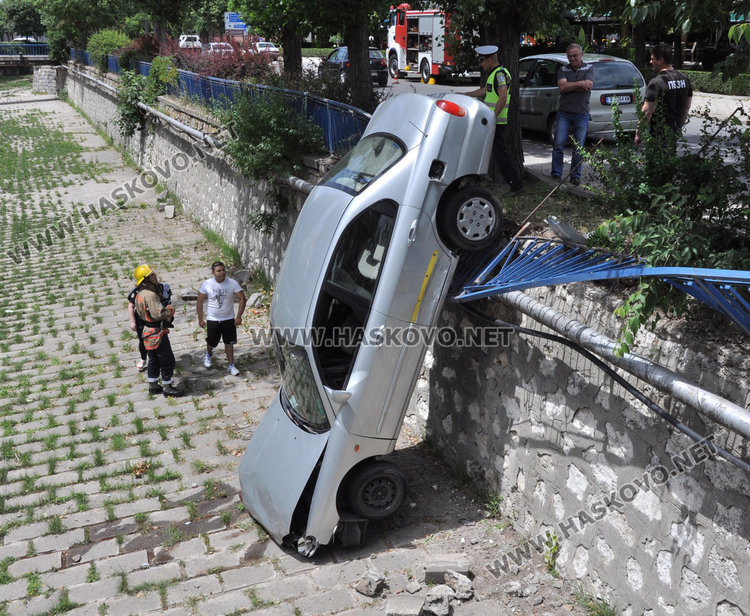 Хюндай падна в реката до Лебеда (обновена)