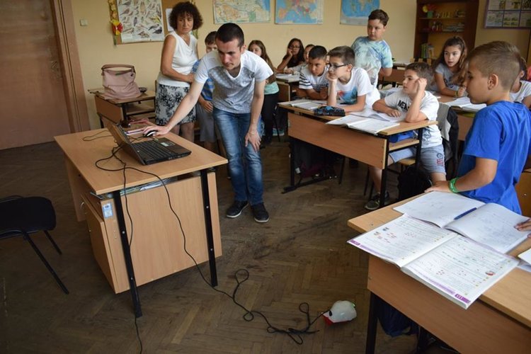 Снимки: Градска библиотека "Паисий Хилендарски"