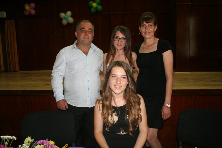 14-годишна представи първата си стихосбирка