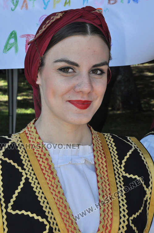 Еврокомисар и шефът на парламента на етнофеста в Баните, обсъждат рисковете в нета