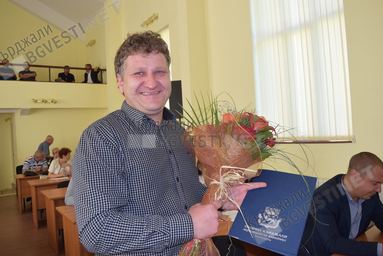 Общинският съветник Стоян Георгиев стана баща, получи поздравления от местния парламент