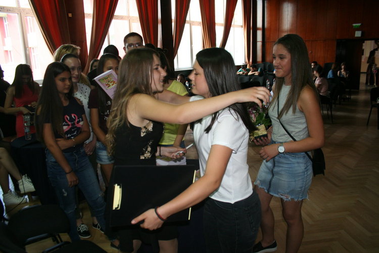 14-годишна представи първата си стихосбирка