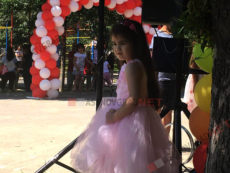 Музика, танци и рисунки на асфалт за асеновградските малчугани днес (Снимки)