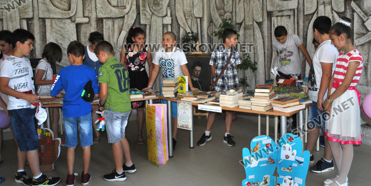 Над 100 тома дариха децата на библиотеката в „Шандор Петьофи“