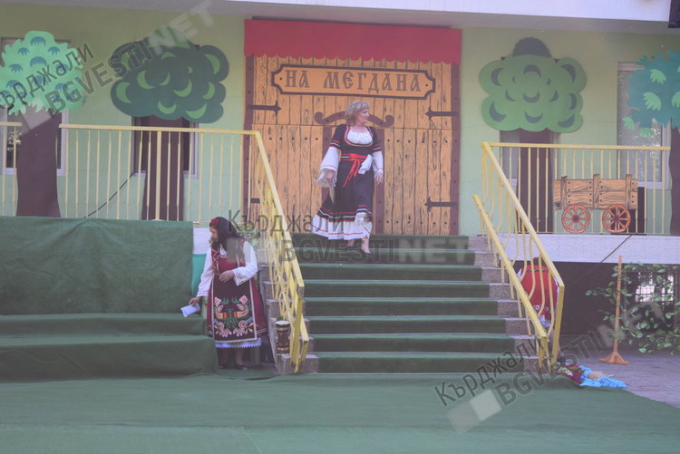 Магията на българския фолклор завладя деца и родители в ДГ ”Райна Княгиня”