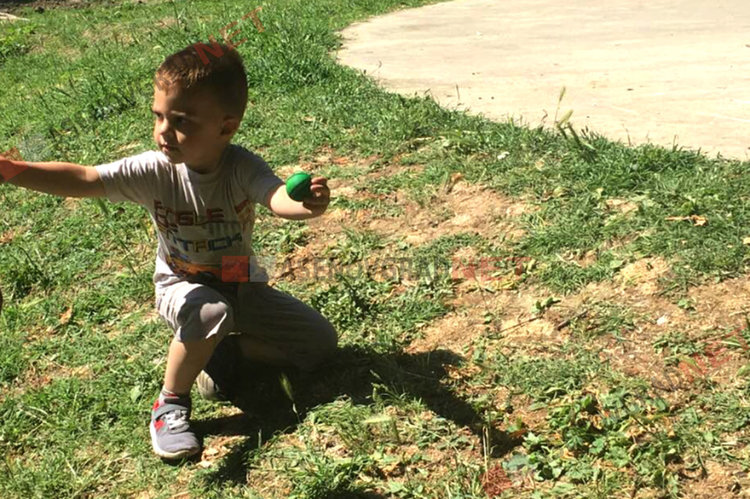 Музика, танци и рисунки на асфалт за асеновградските малчугани днес (Снимки)