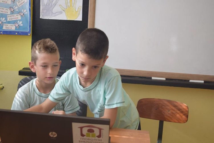 Снимки: Градска библиотека "Паисий Хилендарски"