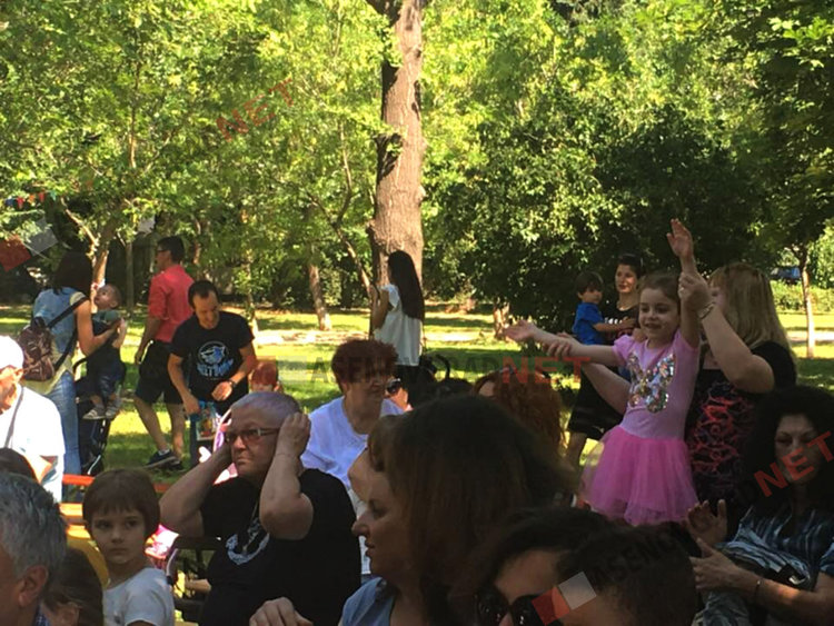 Музика, танци и рисунки на асфалт за асеновградските малчугани днес (Снимки)