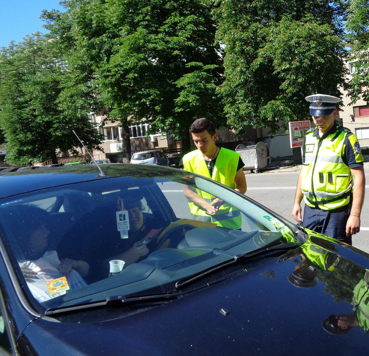 Пътни полицаи и ученици в със съвместна инициатива в навечерието на Деня на детето