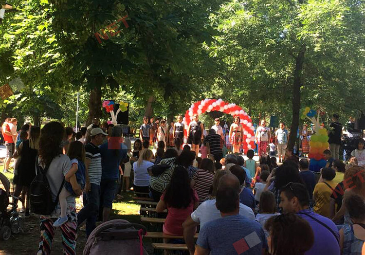 Музика, танци и рисунки на асфалт за асеновградските малчугани днес (Снимки)