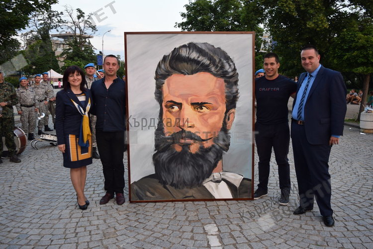 Поклонихме се пред подвига на Ботев, вечерната проверка ръководи председателя на парламента