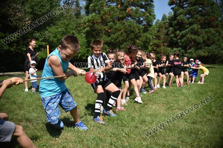 Деца и родители се забавляваха на Кенана в спортни игри