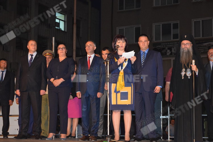 Поклонихме се пред подвига на Ботев, вечерната проверка ръководи председателя на парламента