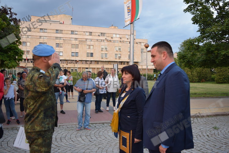 Поклонихме се пред подвига на Ботев, вечерната проверка ръководи председателя на парламента