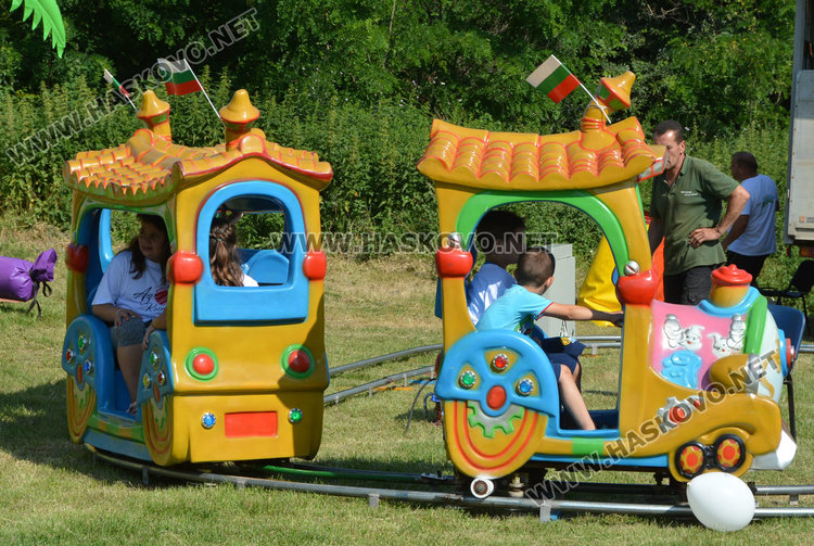 Внучките хванаха хурките с бабите край Каснаково