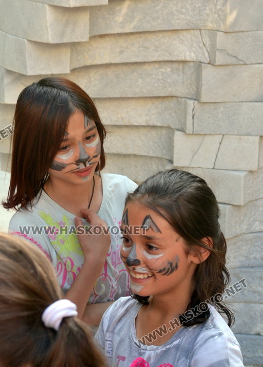 Детската вселена напълни централната алея