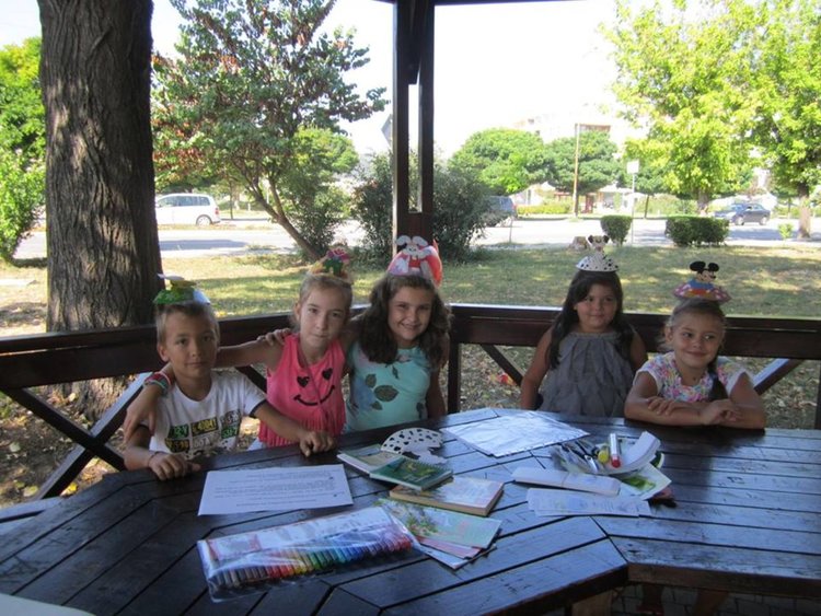 Лятна читалня в парка   отвори врати