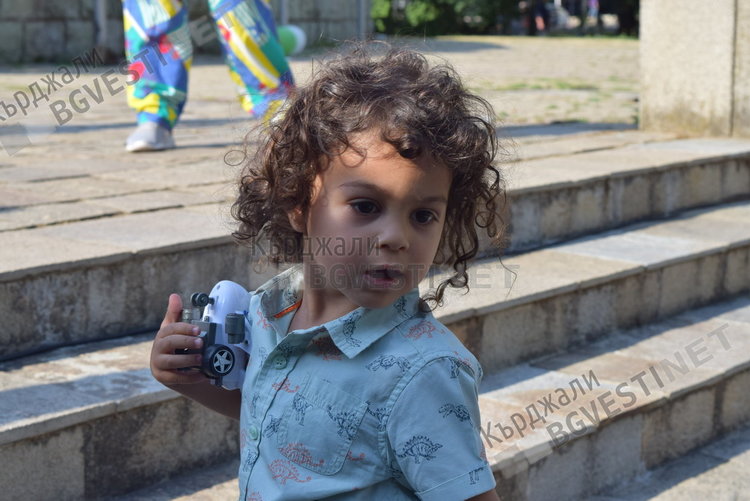 С викторина за зъбките на децата бе съпроводен Денят на детето в Кърджали