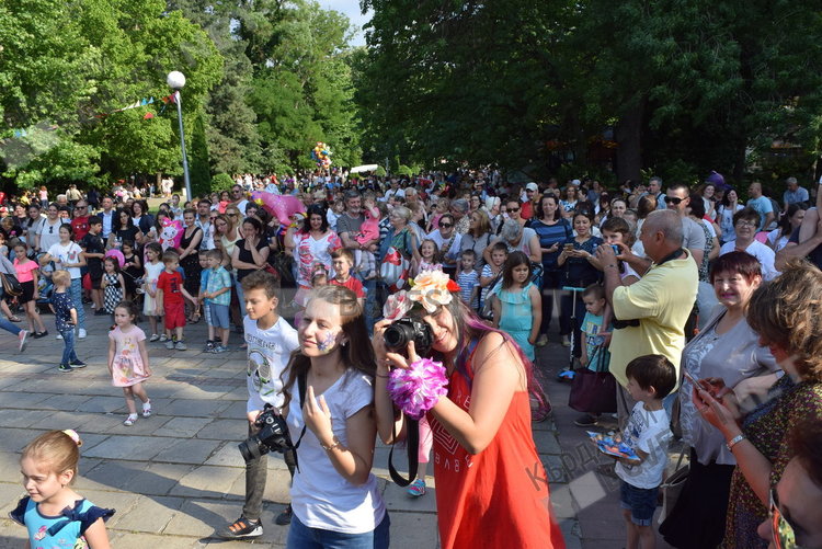 С викторина за зъбките на децата бе съпроводен Денят на детето в Кърджали